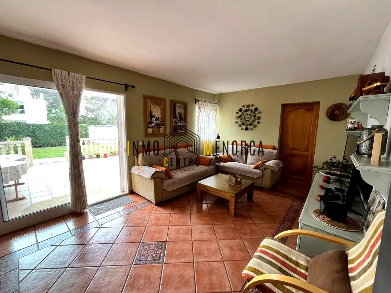 Sala d'estar de Casa adosada en venda en Ciutadella de Menorca amb Jardí privat i Terrassa