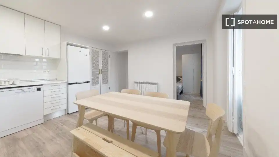 Comedor de Piso para compartir en Madrid con Aire acondicionado, Calefacción y Amueblado