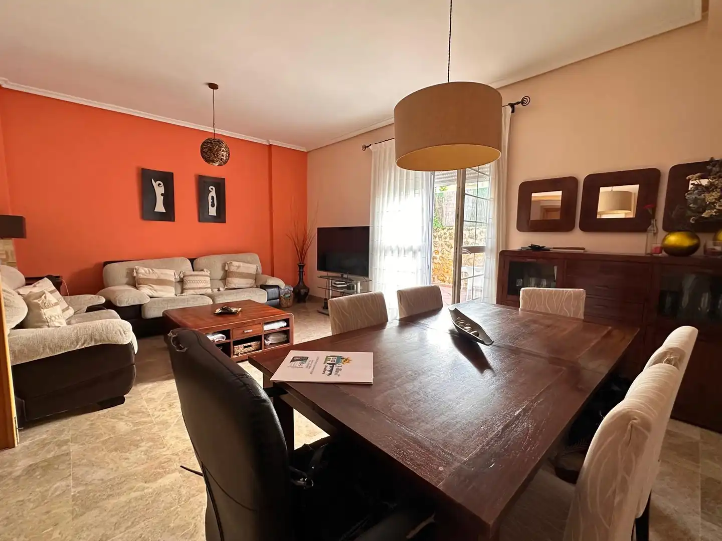 Sala de estar de Casa adosada en venta en Montequinto con Aire acondicionado y Calefacción