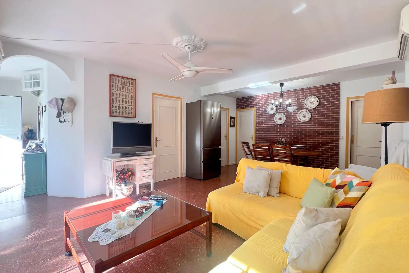 Piso en venta en Calle CIUDAD DE PORCUNA, La Carihuela - Los Nidos