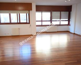 Bedroom of Flat to rent in Pontevedra Capital   with Heating, Parquet flooring and Storage room