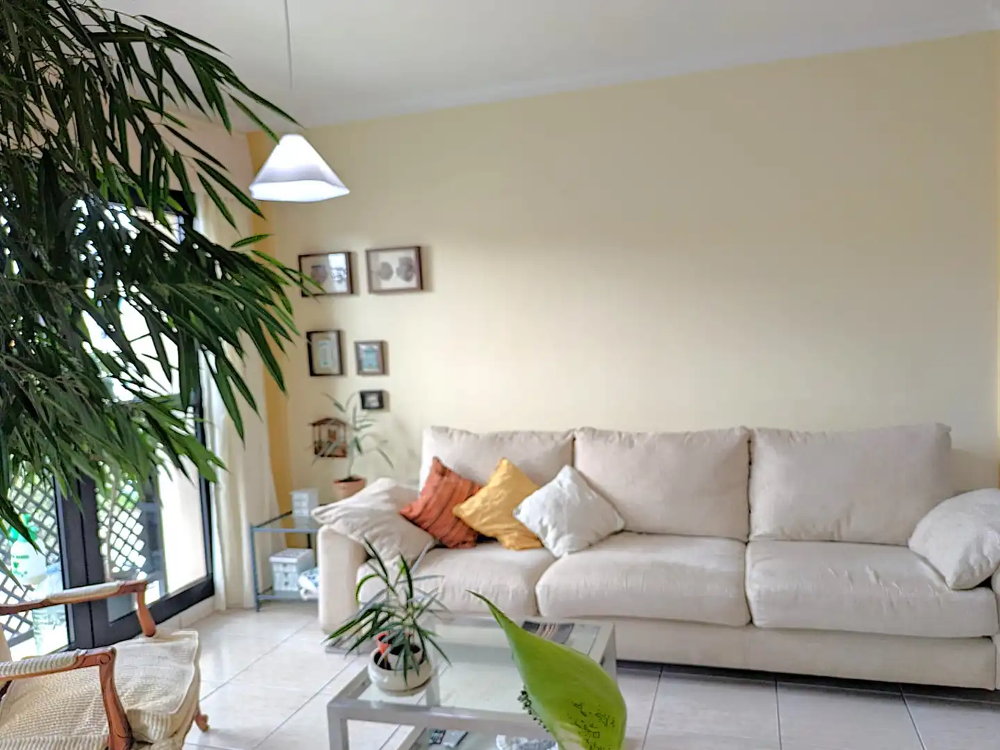 Sala d'estar de Pis en venda en Las Palmas de Gran Canaria amb Traster, Balcó i Internet