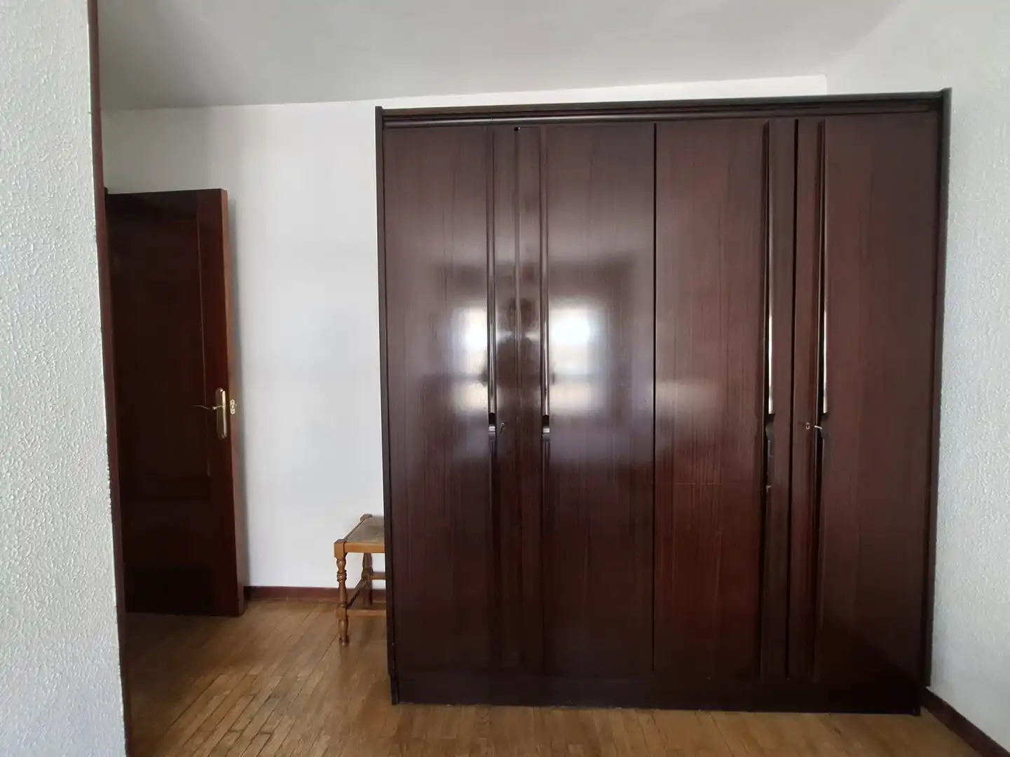 Dormitori de Pis de lloguer en Gijón  amb Calefacció, Parquet i Terrassa