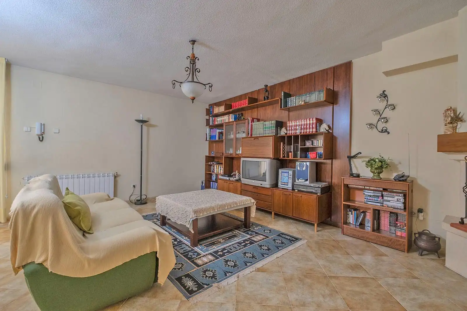 Sala de estar de Casa adosada en venta en Tres Cantos con Calefacción, Jardín privado y Parquet
