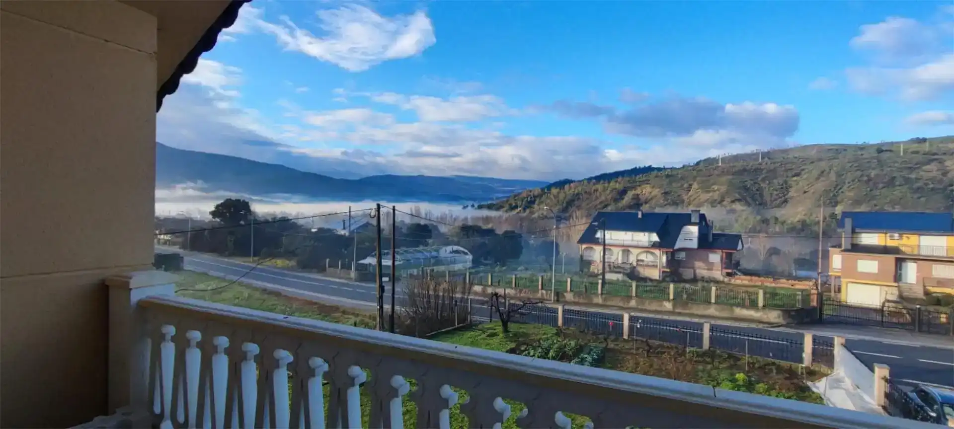 Vista exterior de Casa o chalet en venta en Puente de Domingo Flórez con Jardín privado, Parquet y Piscina