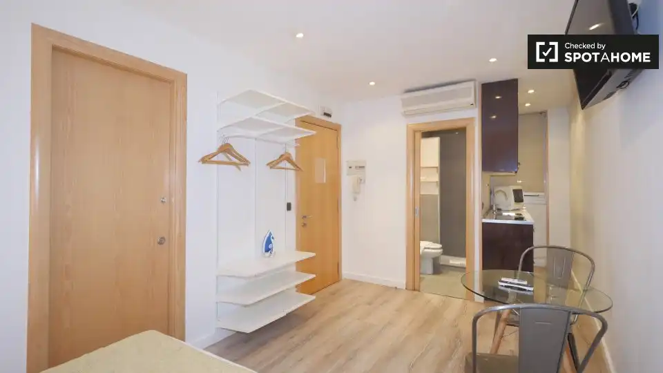 Bedroom of Flat for rent in Barcelona  with Air Conditioner, Heating and Furnished