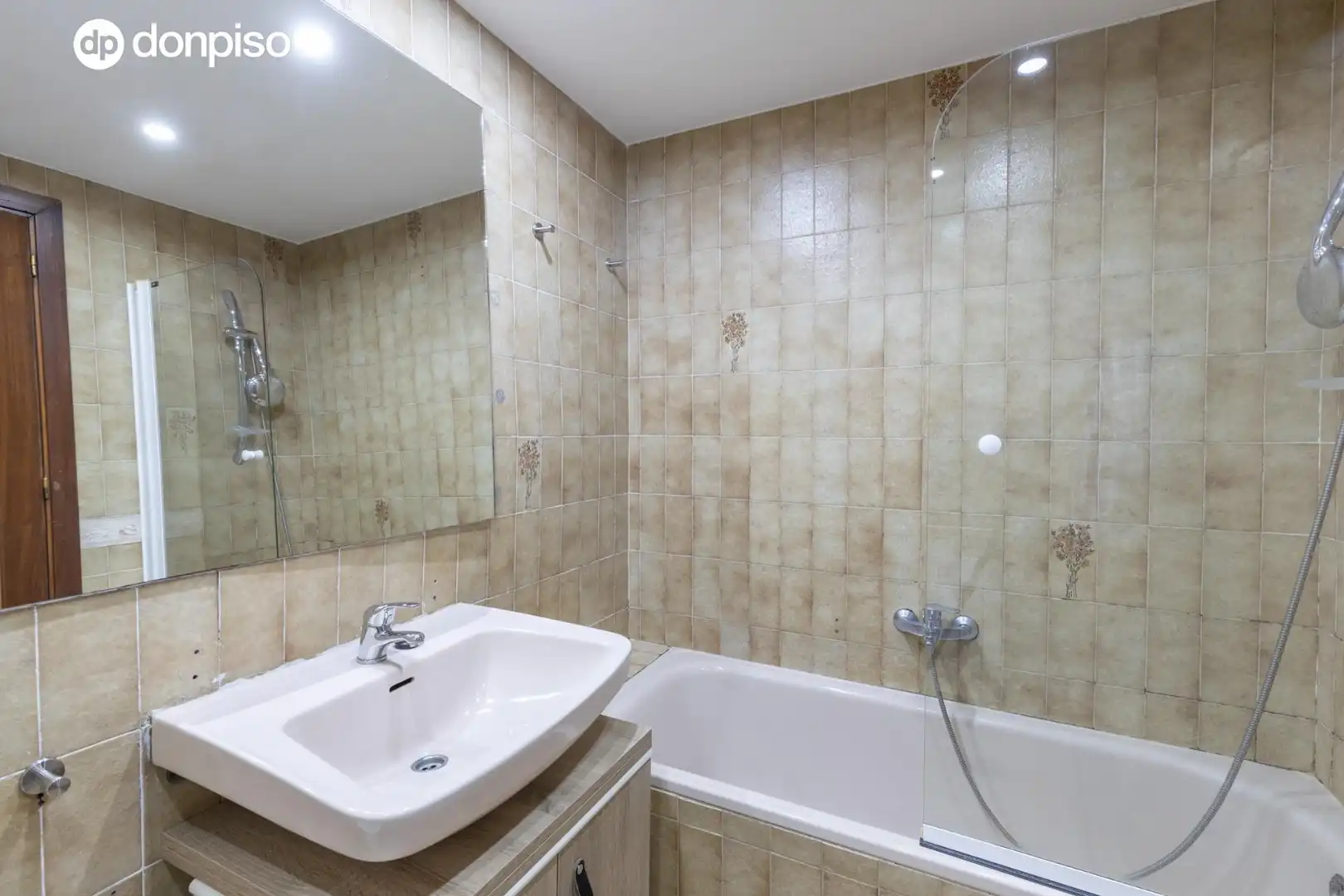 Baño de Piso en venta en Granada con Aire acondicionado