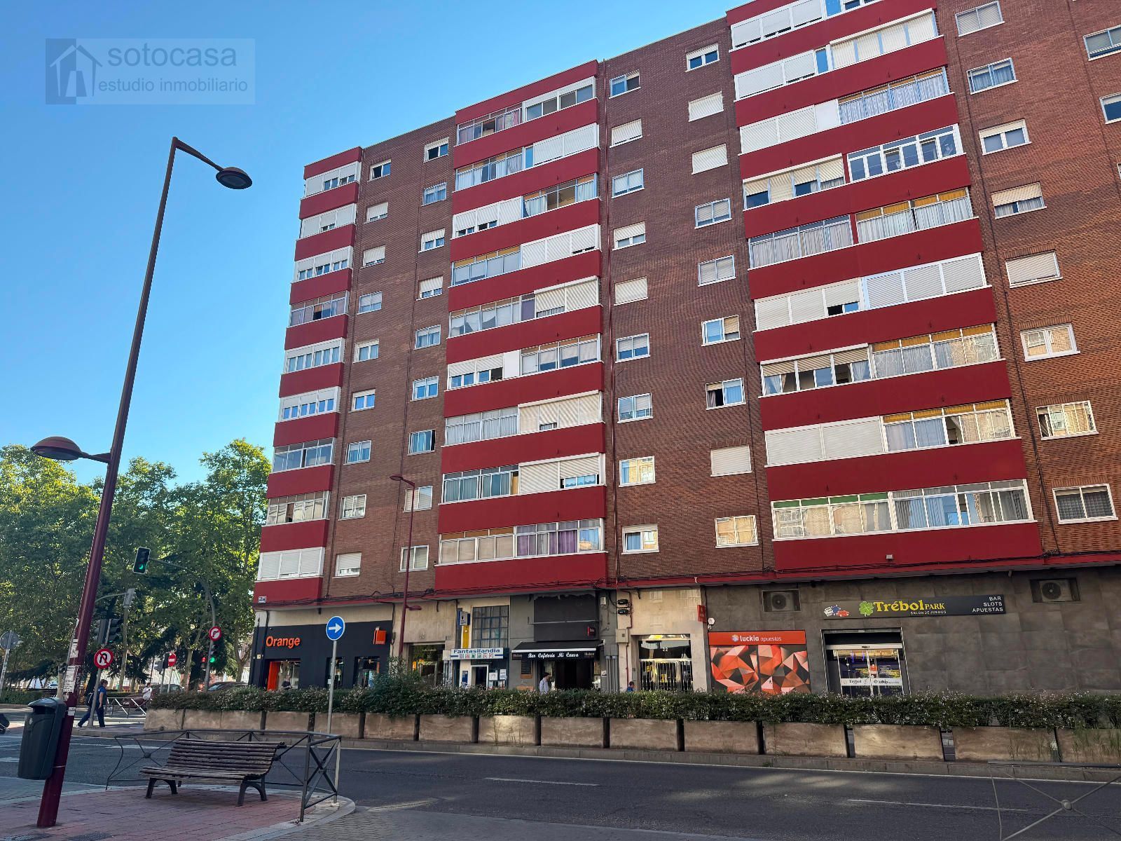Vista exterior de Pis en venda en Valladolid Capital amb Calefacció, Parquet i Terrassa
