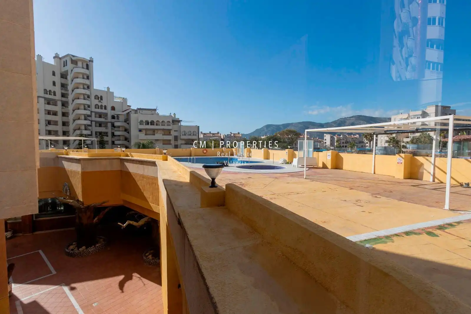Vista exterior de Pis en venda en Oropesa del Mar / Orpesa amb Aire condicionat, Piscina i Moblat