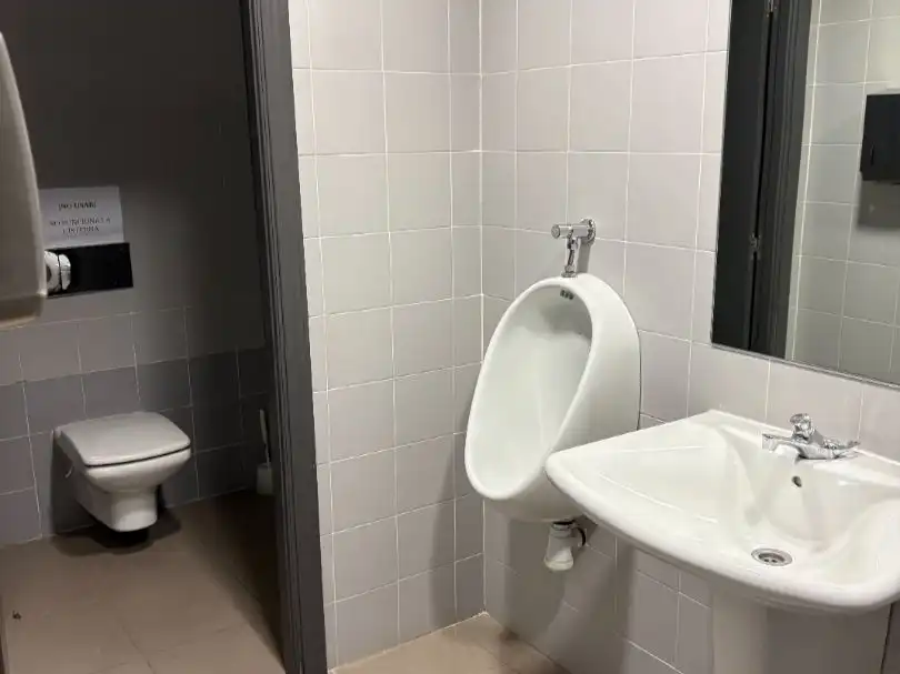 Bany de Local en venda en Pinto amb Aire condicionat