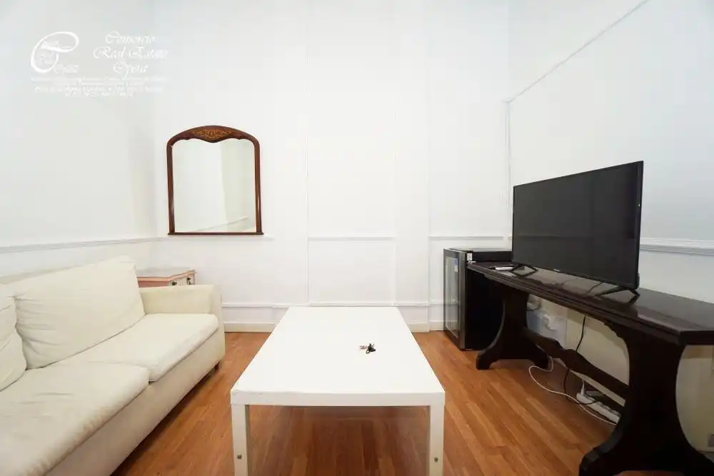Flat for rent in Calle BOLA, Palacio
