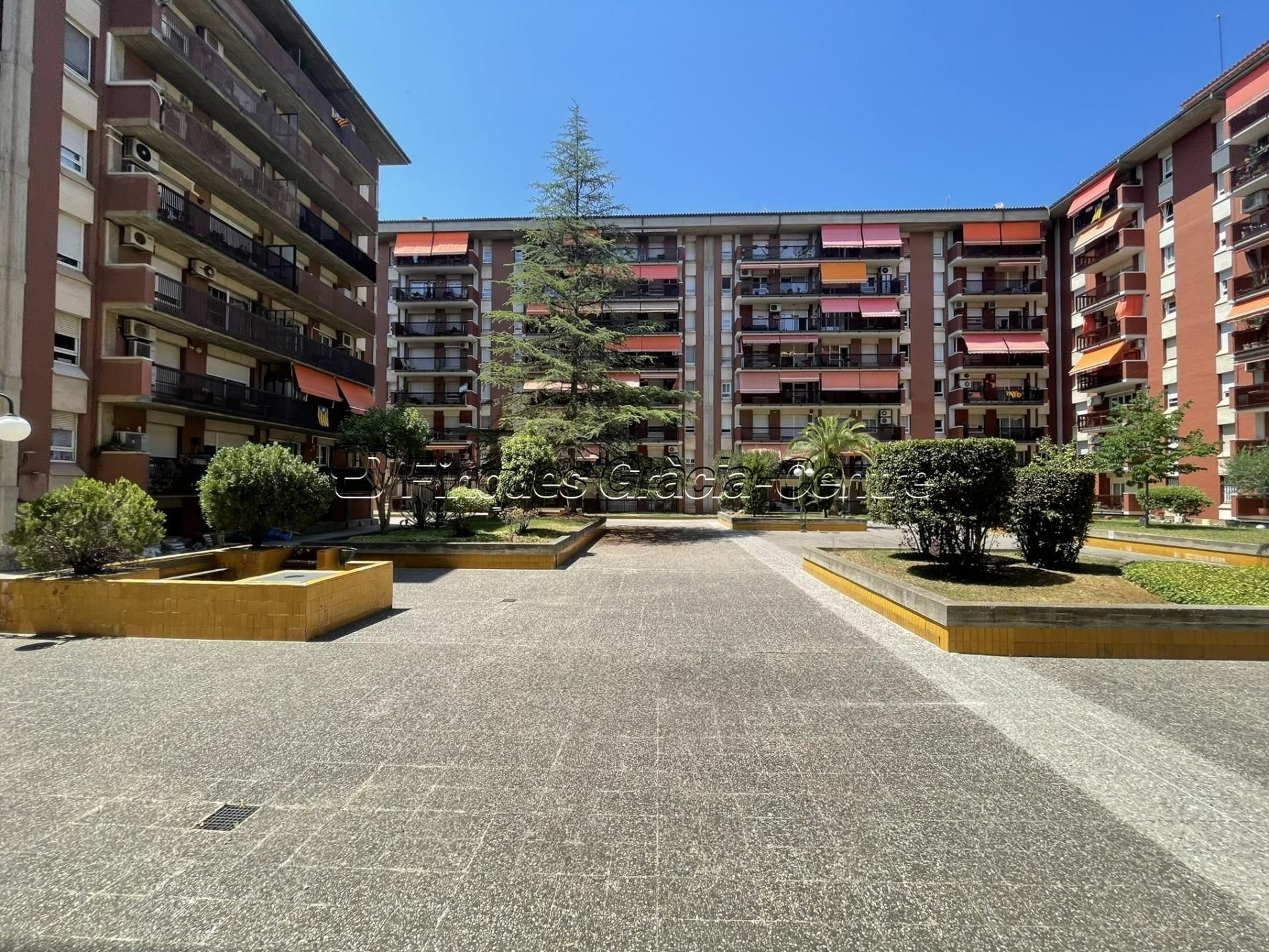 Vista exterior de Pis en venda en Sabadell amb Calefacció