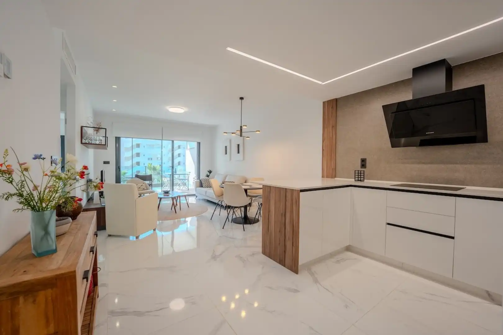 Flat with terrace for sale in El Raso, imagen 4