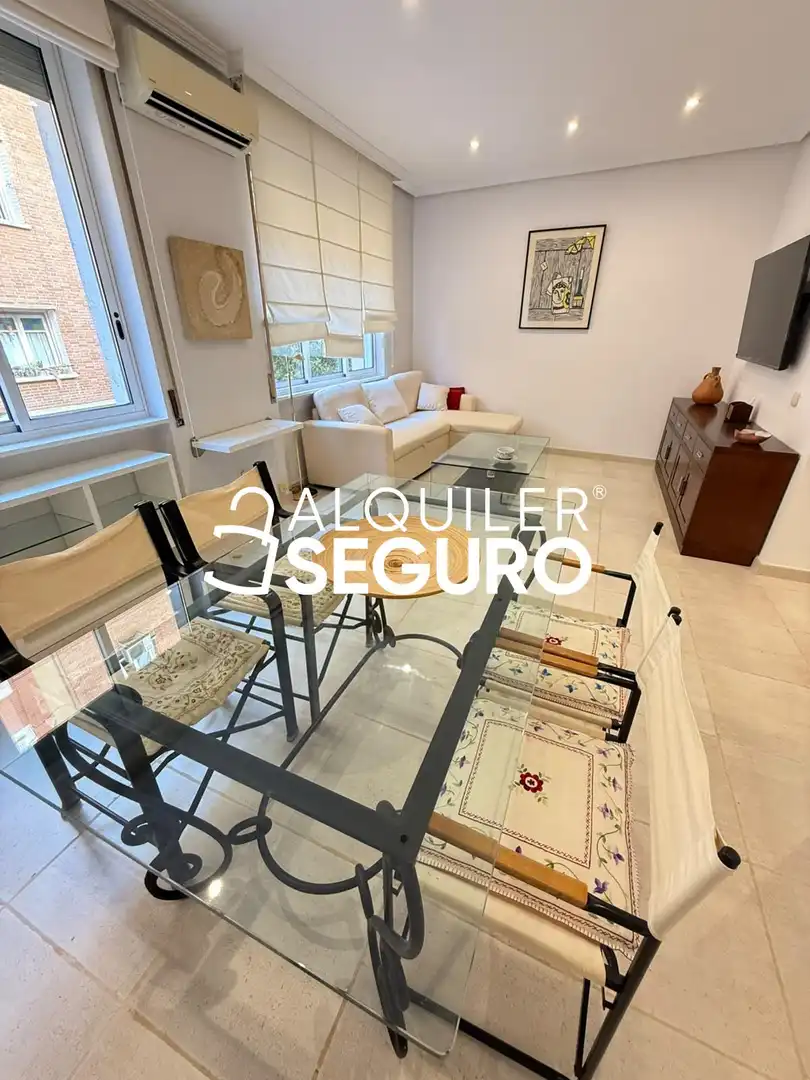 Vista exterior de Piso de alquiler en Madrid con Aire acondicionado, Calefacción y Amueblado
