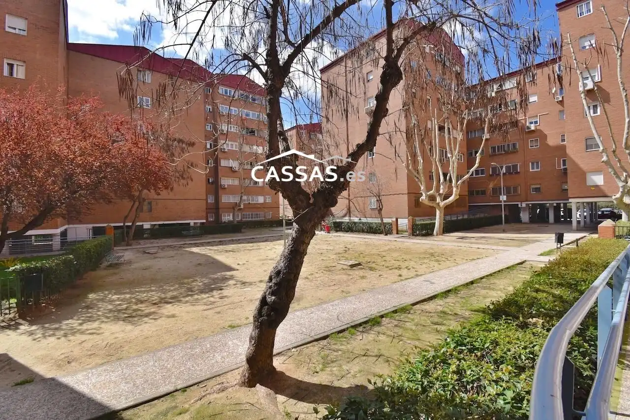 Exterior view of Flat for sale in Torrejón de Ardoz  with Parquet flooring, Terrace and Community pool