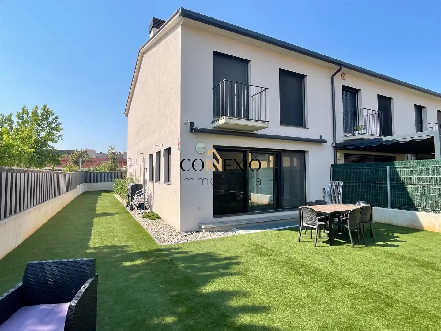 Terrassa de Casa adosada en venda en Vilablareix amb Calefacció, Jardí privat i Parquet