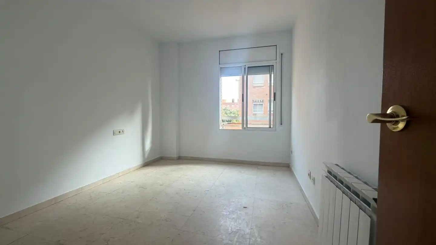 Dormitori de Pis en venda en Gavà amb Calefacció, Terrassa i Balcó