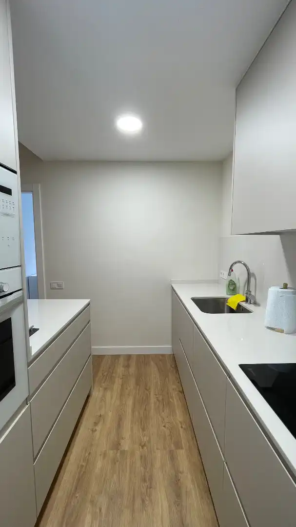 Cuina de Pis de lloguer en Barcelona amb Aire condicionat, Parquet i Moblat