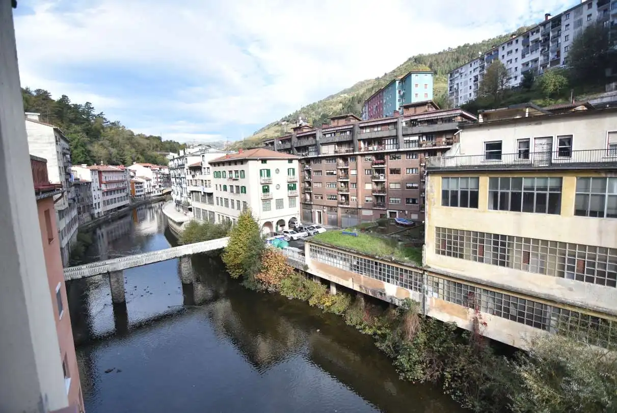 Vista exterior de Piso en venta en Soraluze / Plasencia de las Armas con Calefacción y Trastero