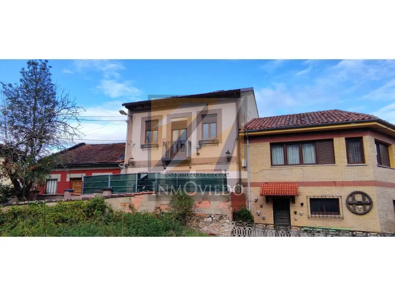 Vista exterior de Casa o chalet en venta en Oviedo  con Calefacción, Terraza y Alarma