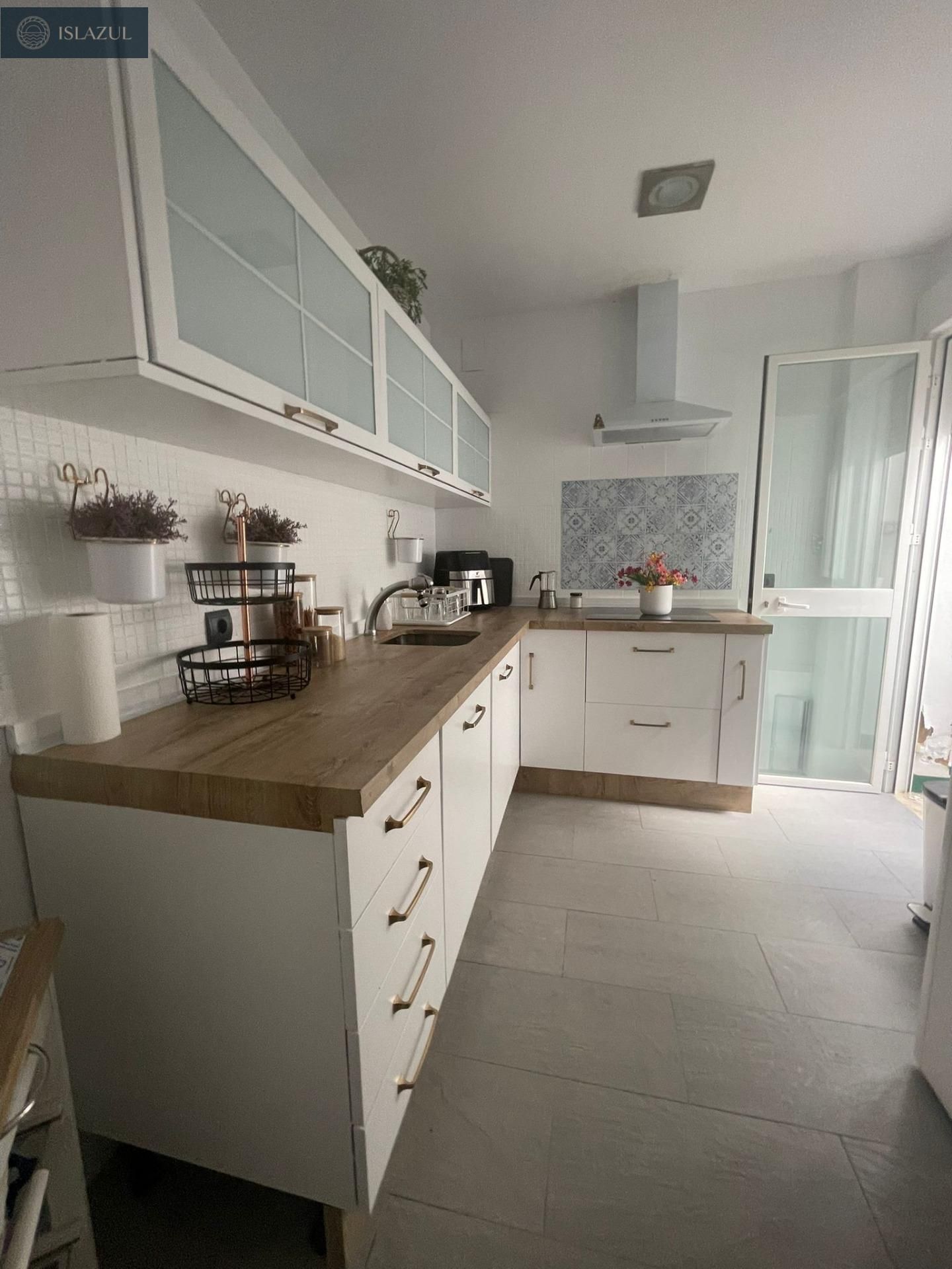 Cuina de Apartament en venda en Isla Cristina amb Aire condicionat, Terrassa i Traster