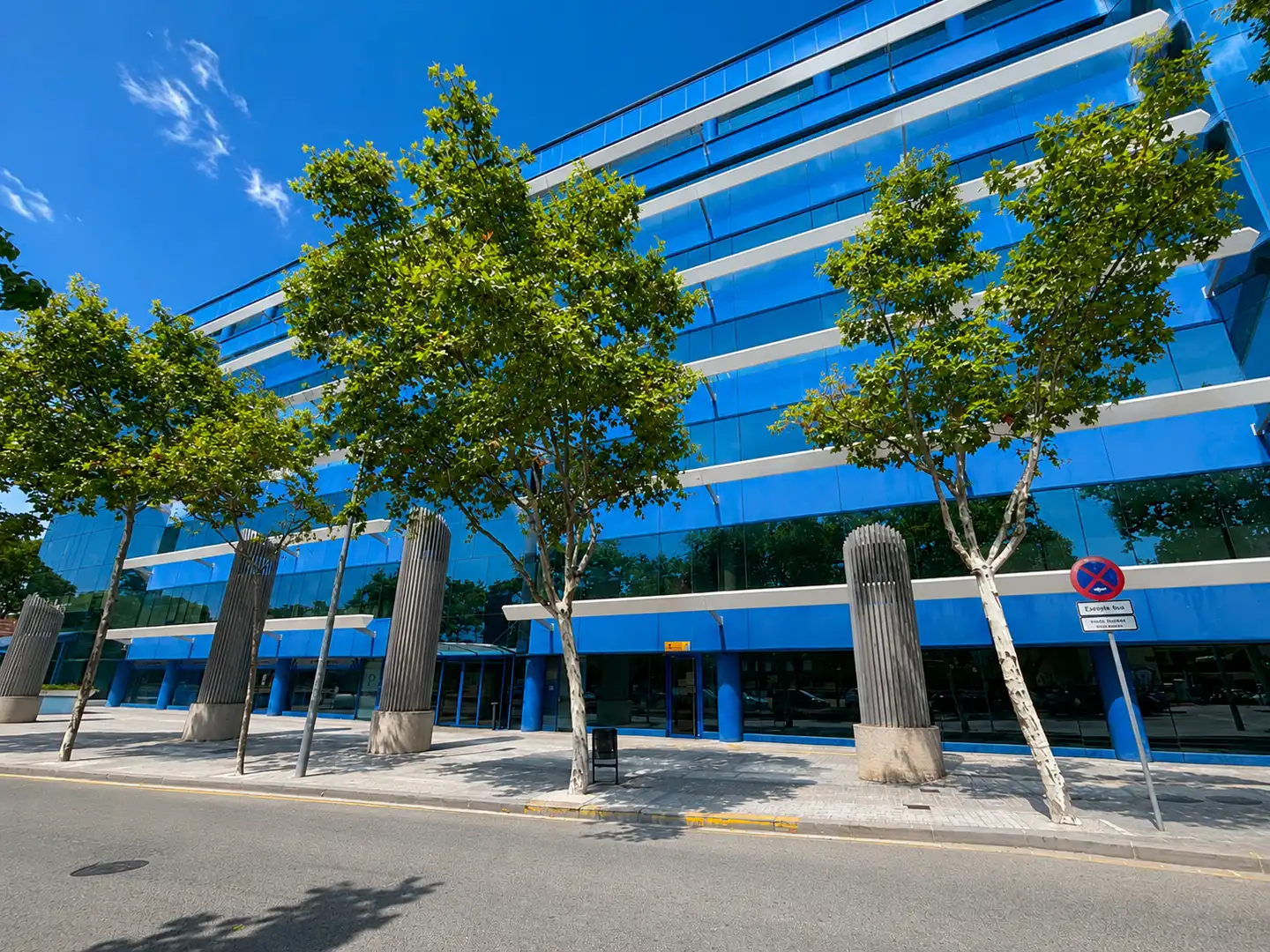 Vista exterior de Oficina en venda en Badalona amb Aire condicionat i Calefacció