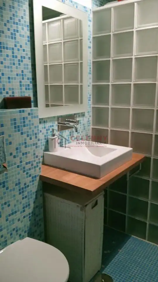 Bany de Dúplex de lloguer en Ourense Capital  amb Calefacció, Parquet i Traster