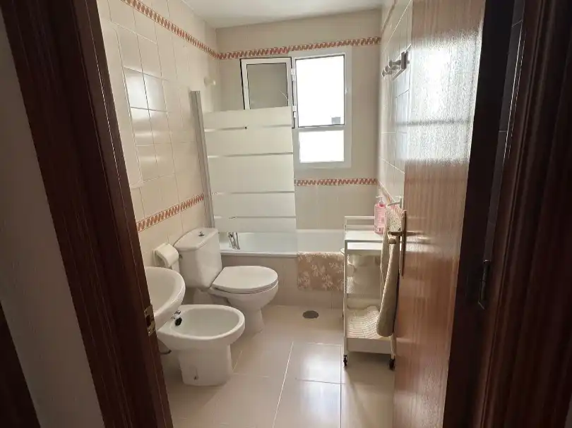 Baño de Apartamento de alquiler en El Portil con Jardín privado, Terraza y Piscina