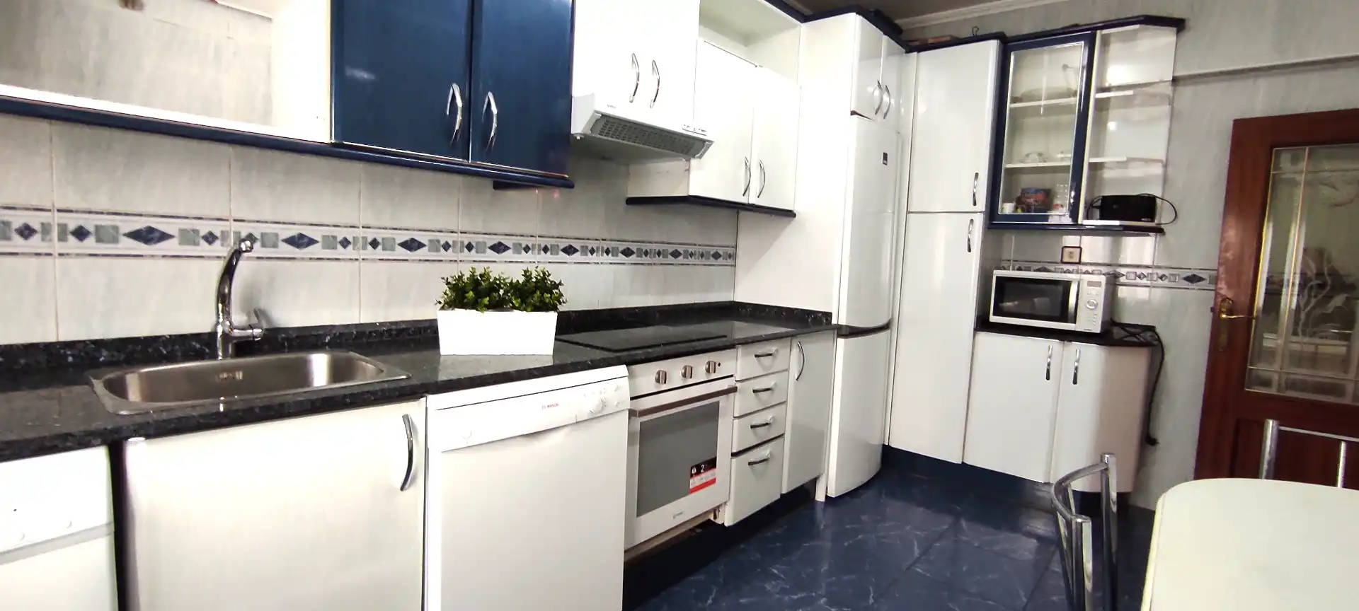 Cocina de Piso en venta en Valle de Trápaga-Trapagaran con Calefacción, Amueblado y Balcón