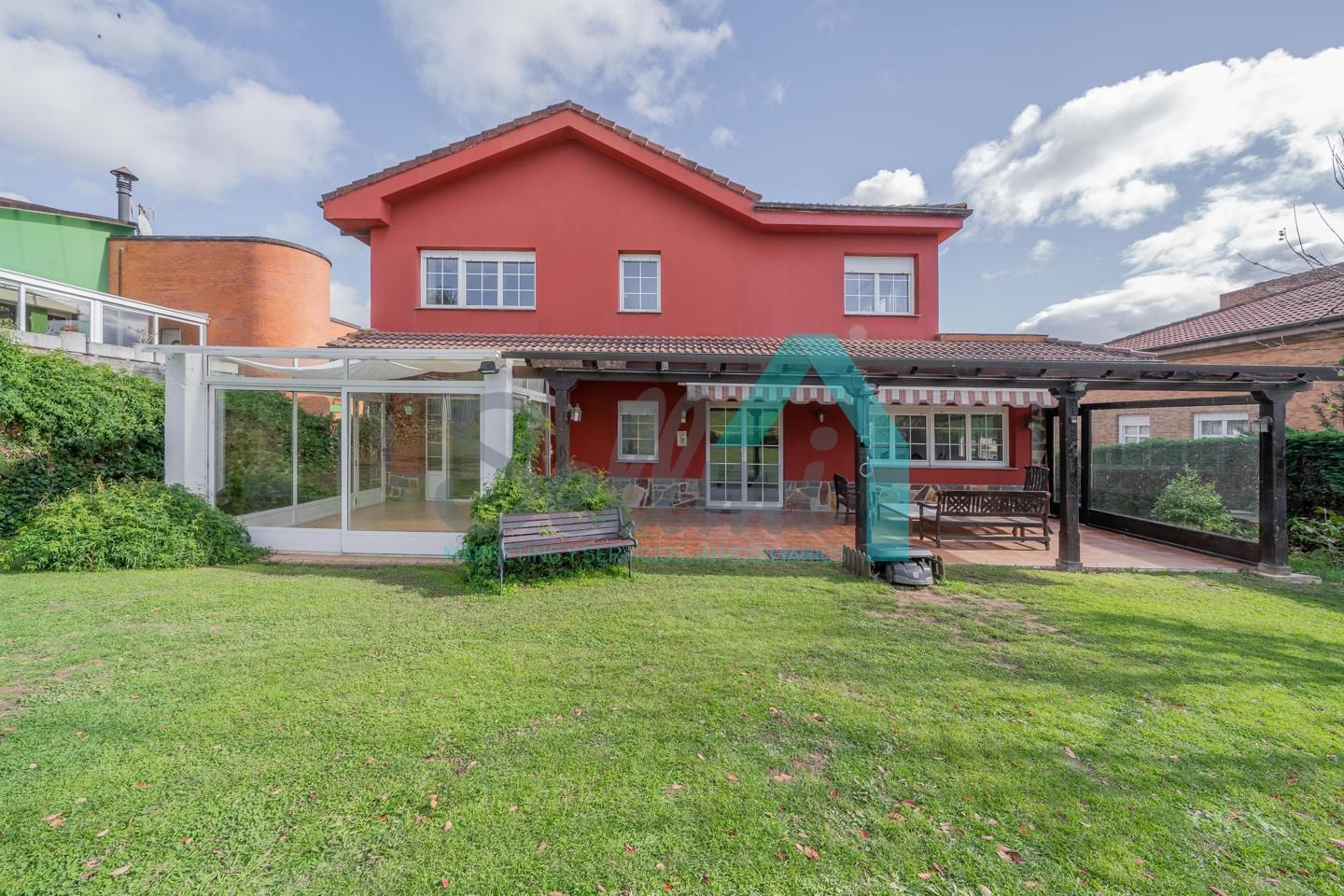 Jardí de Casa o xalet en venda en Oviedo  amb Calefacció, Jardí privat i Parquet
