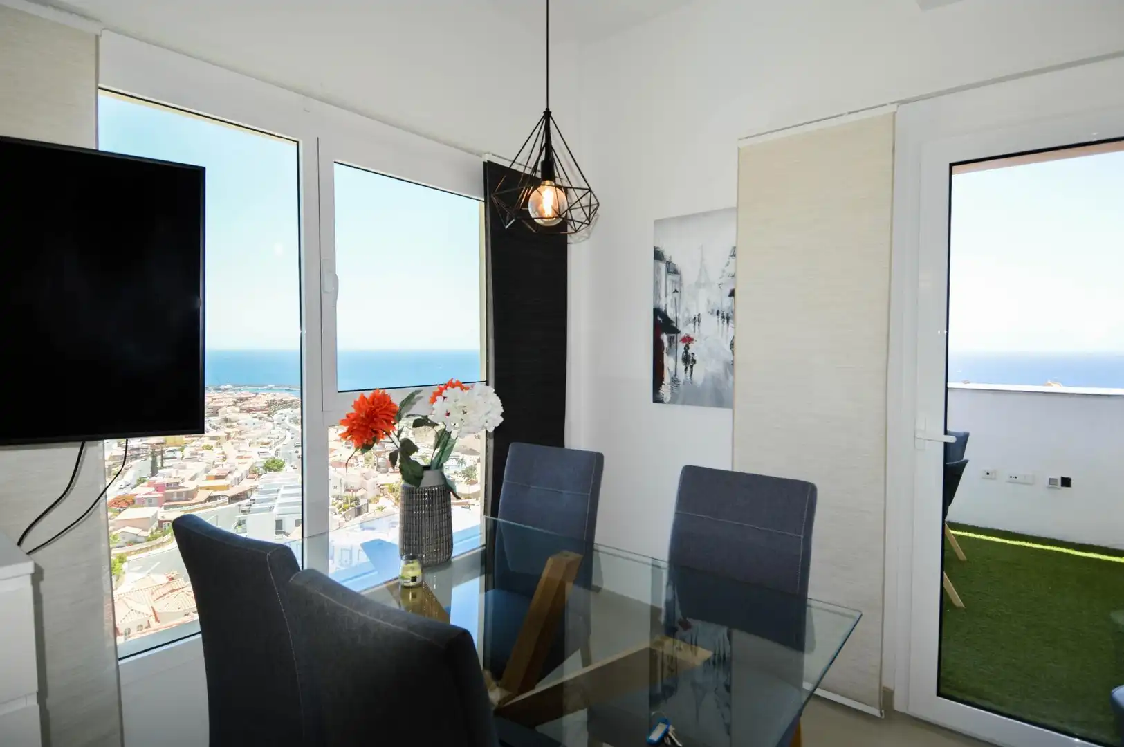 Esszimmer von Dachboden zum Verkauf in Mogán mit Klimaanlage, Terrasse und Balkon