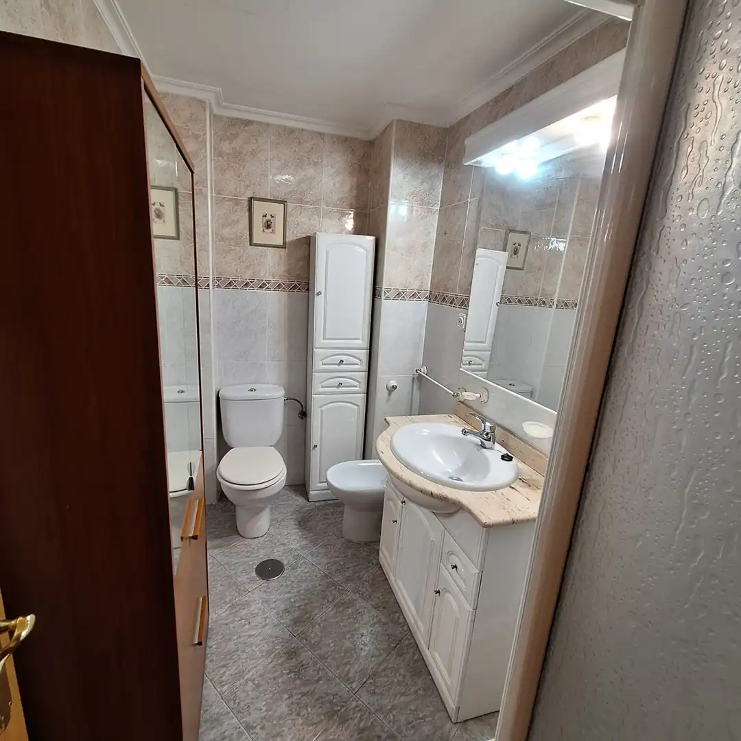 Baño de Piso en venta en Íscar con Calefacción, Terraza y Amueblado
