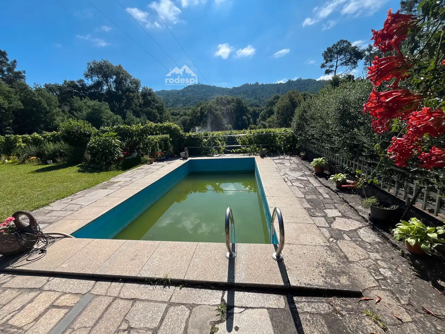 Piscina de Casa o chalet en venta en Beade  con Trastero, Piscina y Amueblado
