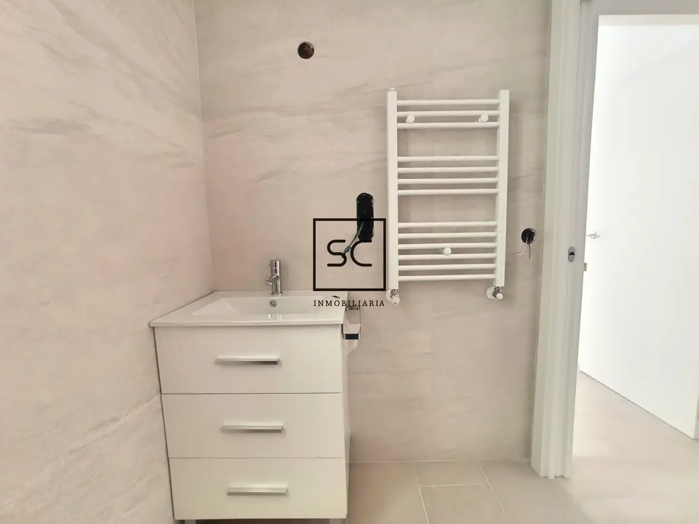 Bathroom of Flat for sale in Ferrol  with Heating and Balcony