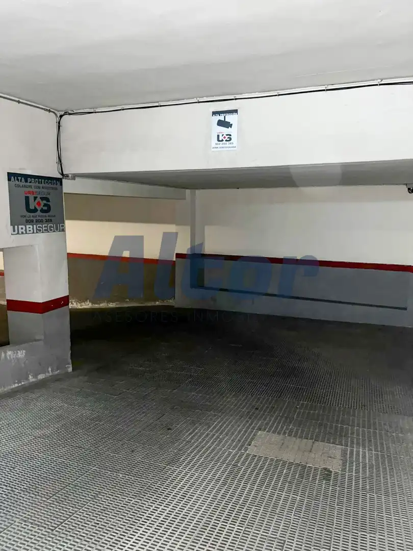 Garage for sale in SATURNINO CALLEJA, Ciudad Jardín