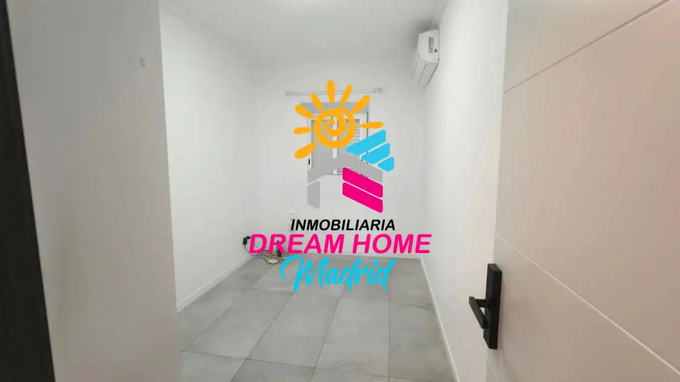 Vista exterior de Piso en venta en Madrid con Aire acondicionado, Terraza y Amueblado