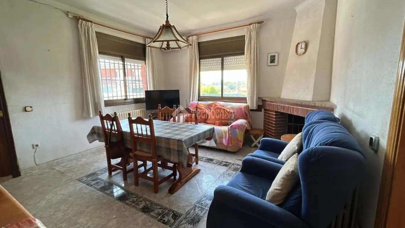Sala d'estar de Casa o xalet en venda en Rubí