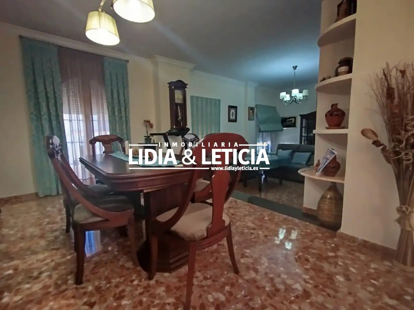 Vista exterior de Casa o xalet en venda en Alcalá de Guadaira amb Aire condicionat i Traster