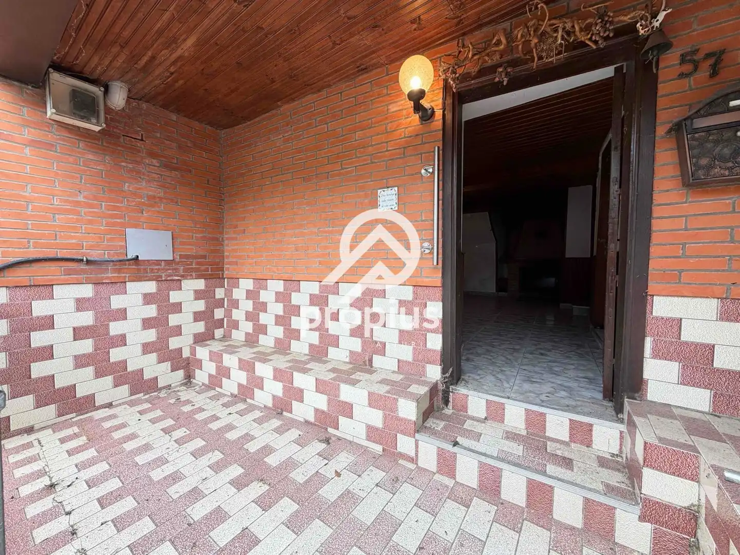 Aparcament de Casa adosada en venda en Llanes amb Calefacció, Terrassa i Traster