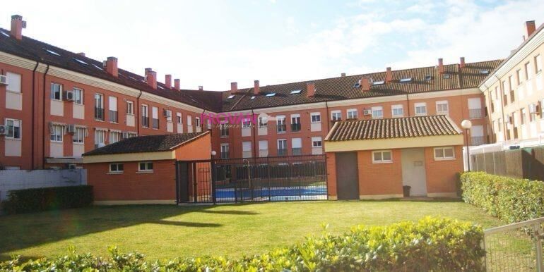 Exterior view of Flat for sale in Ajalvir  with Air Conditioner, Heating and Storage room
