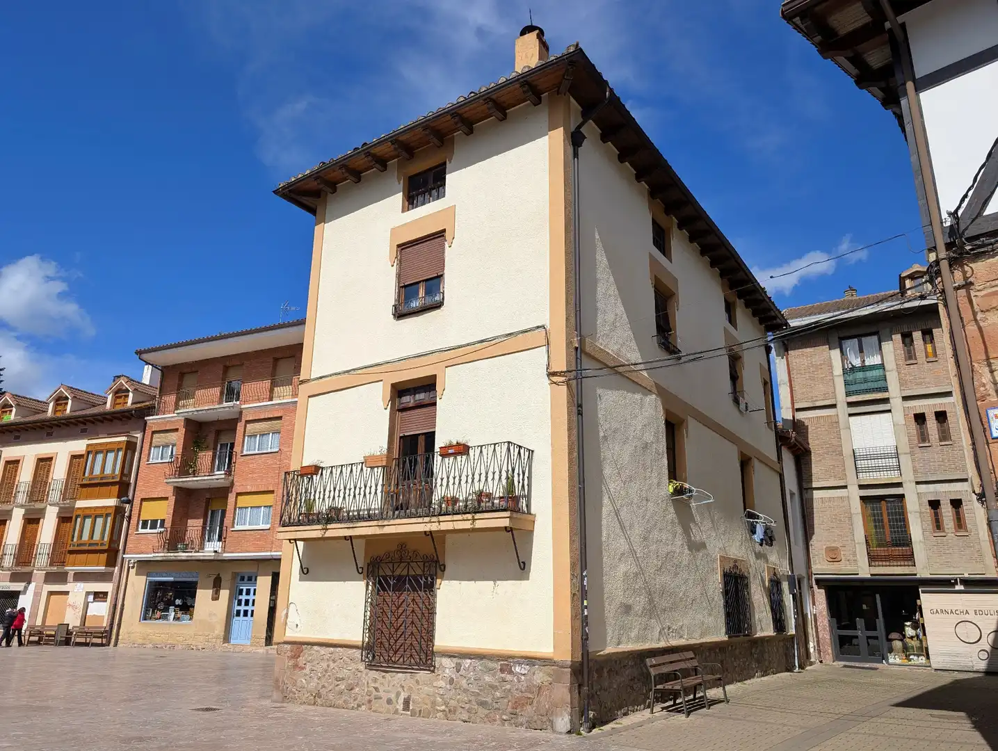 Edifici en venda a Plaza Conde de Torremúzquiz, Ezcaray
