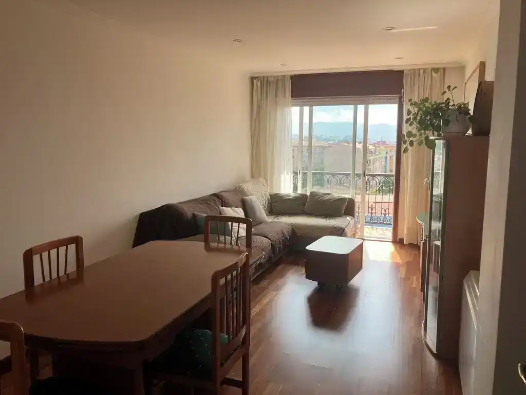 Sala de estar de Piso de alquiler en Cangas  con Parquet, Trastero y Amueblado