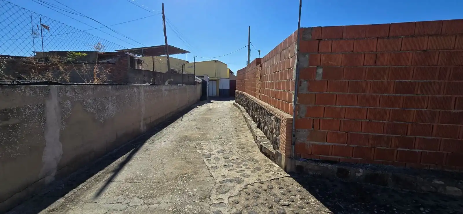 Vista exterior de Casa o xalet en venda en Piedrabuena amb Aire condicionat i Moblat