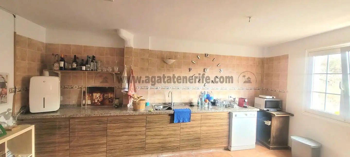 Cuina de Casa o xalet en venda en Guía de Isora amb Aire condicionat, Terrassa i Moblat