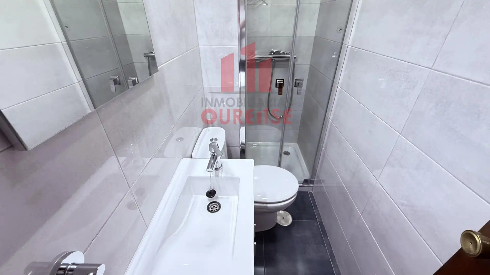 Bathroom of Flat for rent in Ourense Capital   with Heating and Furnished