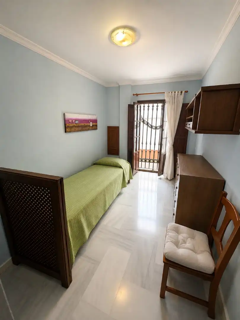 Habitación de Piso en venta en Sanlúcar la Mayor con Terraza, Balcón y Internet