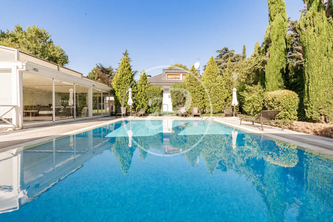 Swimming pool of Houses for sale in Madrid  with Air Conditioner, Heating and Private garden