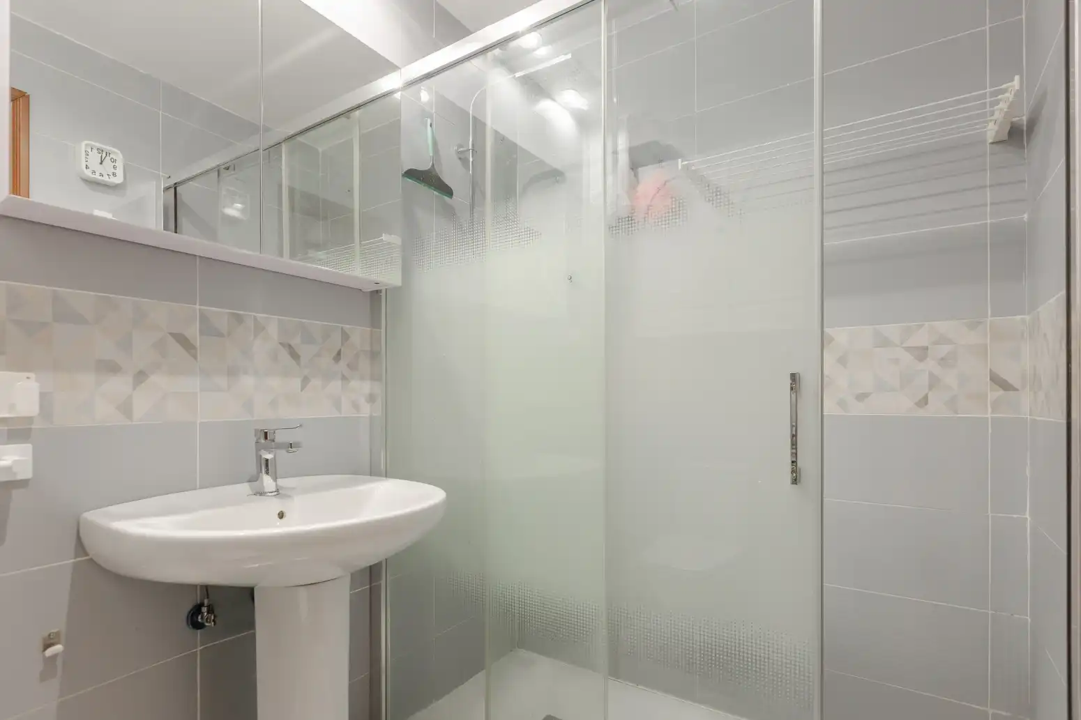 Badezimmer von Wohnung zum Verkauf in  Pamplona / Iruña mit Klimaanlage, Heizung und Abstellraum