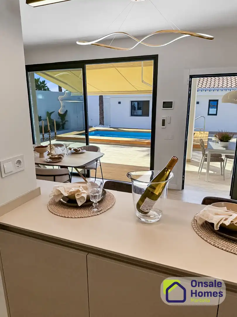 Vista exterior de Casa o chalet en venta en Marbella con Aire acondicionado, Jardín privado y Terraza