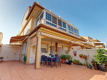 Adosado con balcón en venta en Calle MAR ADRIATICO